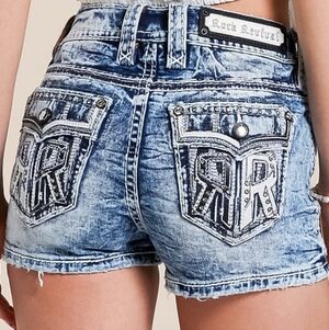 🤘NeW🎸 ROCK REVIVAL YALINI EMBELLISHED EMBROIDERED MID-RISE STRETCH SHORTS 29